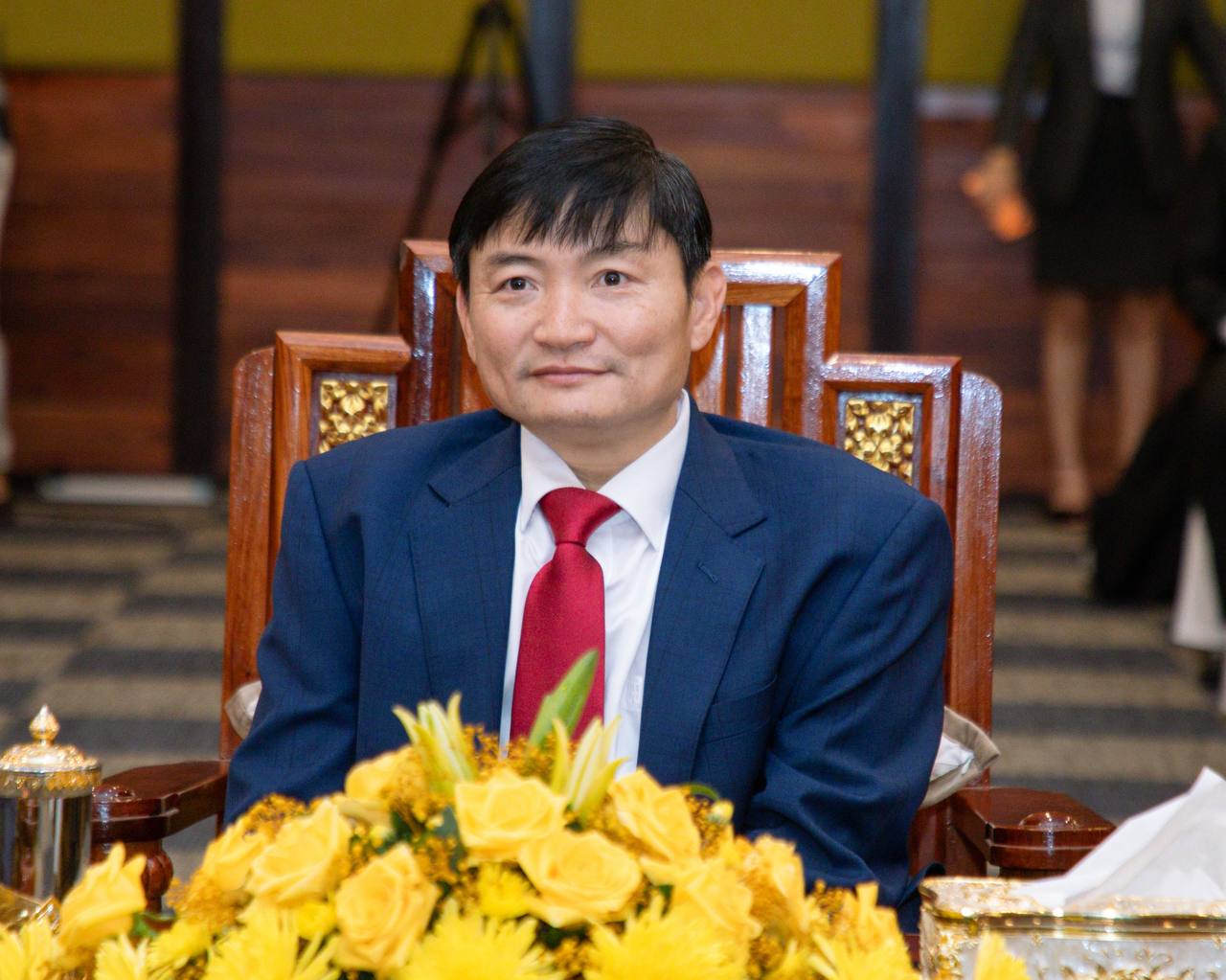 កិច្ចប្រជុំឧត្តមមន្ត្រីការងារអាស៊ាន លើកទី២១ ក្រោមប្រធានបទ “ពង្រឹងភាពធន់ និងលើកកម្ពស់នវានុវត្តន៍” និងប្រធានបទ “បរិយាបន្ន និងចីរភាព”