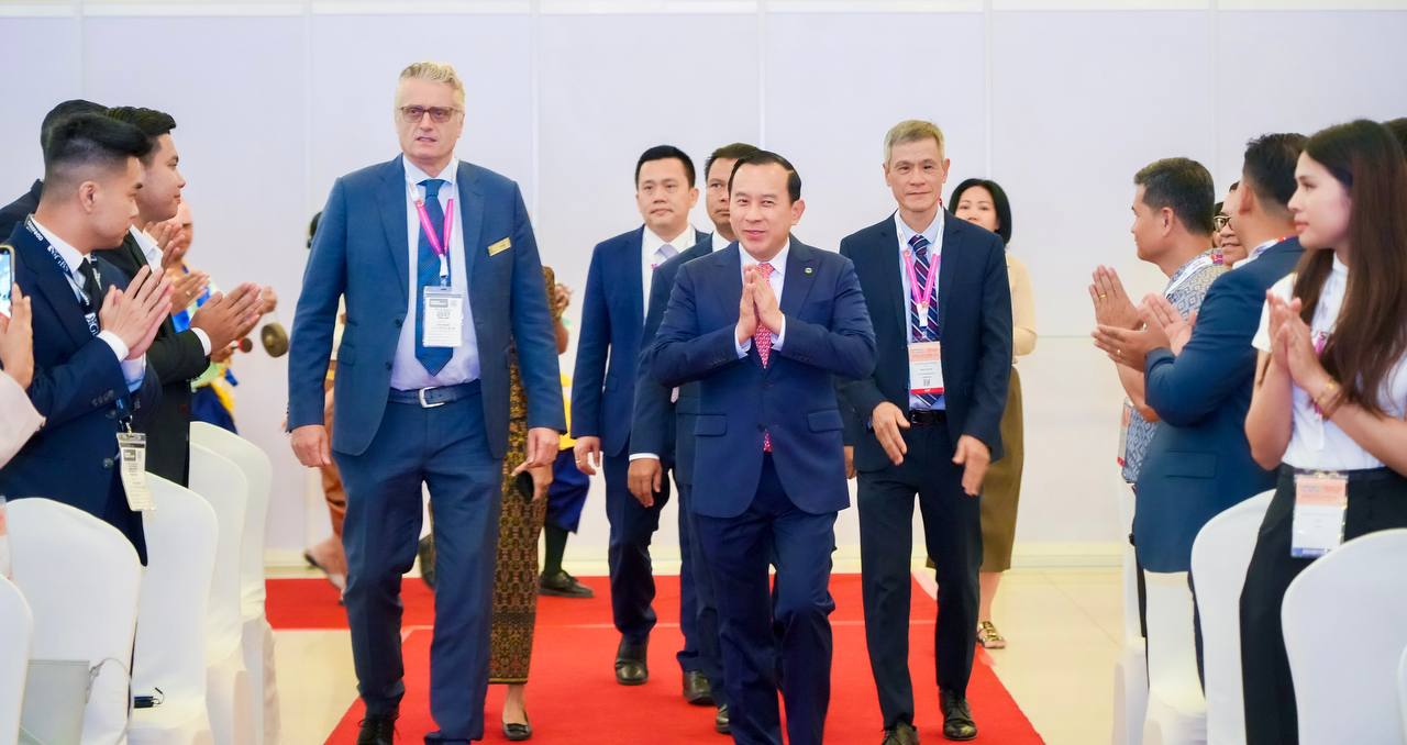 ពិធីបើកសម្ពោធ ការតាំងពិព័រណ៍វិស័យផ្គត់ផ្គង់ម្ហូបអាហារ ភេសជ្ជៈ សណ្ឋាគារ និងបដិសណ្ឋារកិច្ចលំដាប់អន្តរជាតិនៅកម្ពុជា ឆ្នាំ២០២៥ «CAMFood & CAMHotel 2025»