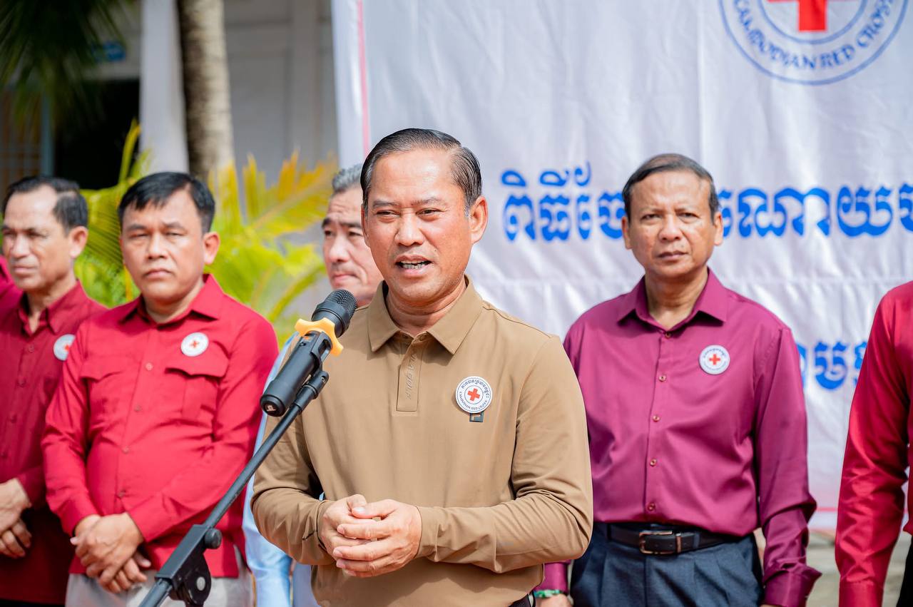 ឯកឧត្តម វ៉ី សំណាង នាំយកអំណោយរបស់ សម្ដេចកិត្តិព្រឹទ្ធបណ្ឌិត ប៊ុន រ៉ានី ហ៊ុនសែន នាំយកចែកជូន បងប្អូនប្រជាពលរដ្ឋ ២៦៤គ្រួសារ នៅស្រុកអង្គរបូរី