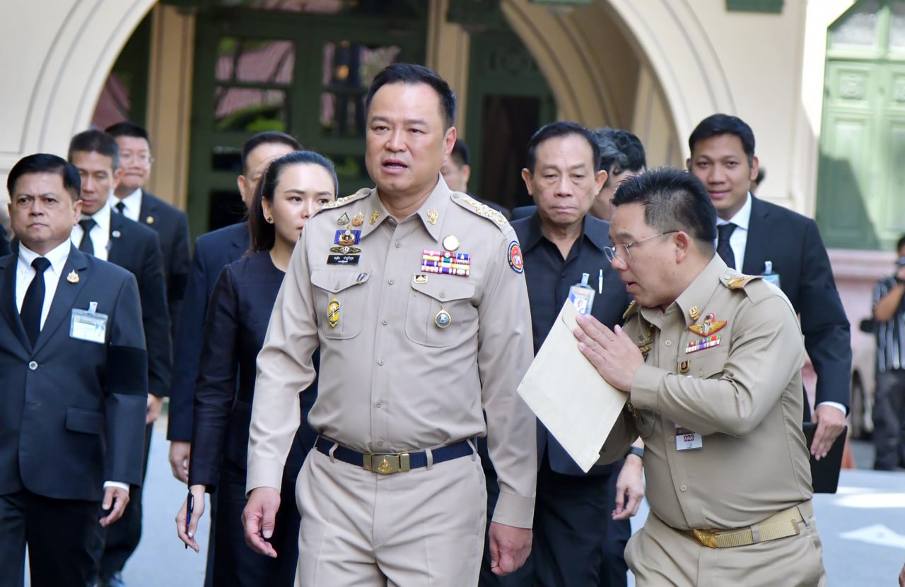 ថៃបានសម្រេចបន្តប្រតិបត្តិការយោធានៅព្រំដែនជាមួយកម្ពុជា បន្ទាប់ពីការជាន់មីនបង្ករឱ្យទាហានរងរបួស និងការផ្អាកសេចក្តីប្រកាសសន្តិភាពរួម ខណៈកម្ពុជាអះអាងពីការប្តេជ្ញាចិត្តយ៉ាងម៉ឺងម៉ាត់ អនុវត្តតាមសេចក្តីសម្រេចរួមនេះ