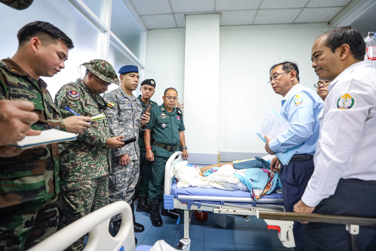 កម្ពុជា ឱ្យថៃបញ្ឈប់រាល់អរិភាពជាបន្ទាន់ ដែលគំរាមកំហែងដល់សន្តិភាព និងស្ថិរភាពនៅក្នុងតំបន់ បន្ទាប់ពីថៃបាញ់ប្រហារលើជនស៊ីវិលស្លូតត្រង់កម្ពុជា បង្កឱ្យស្លាប់ និងរបួស