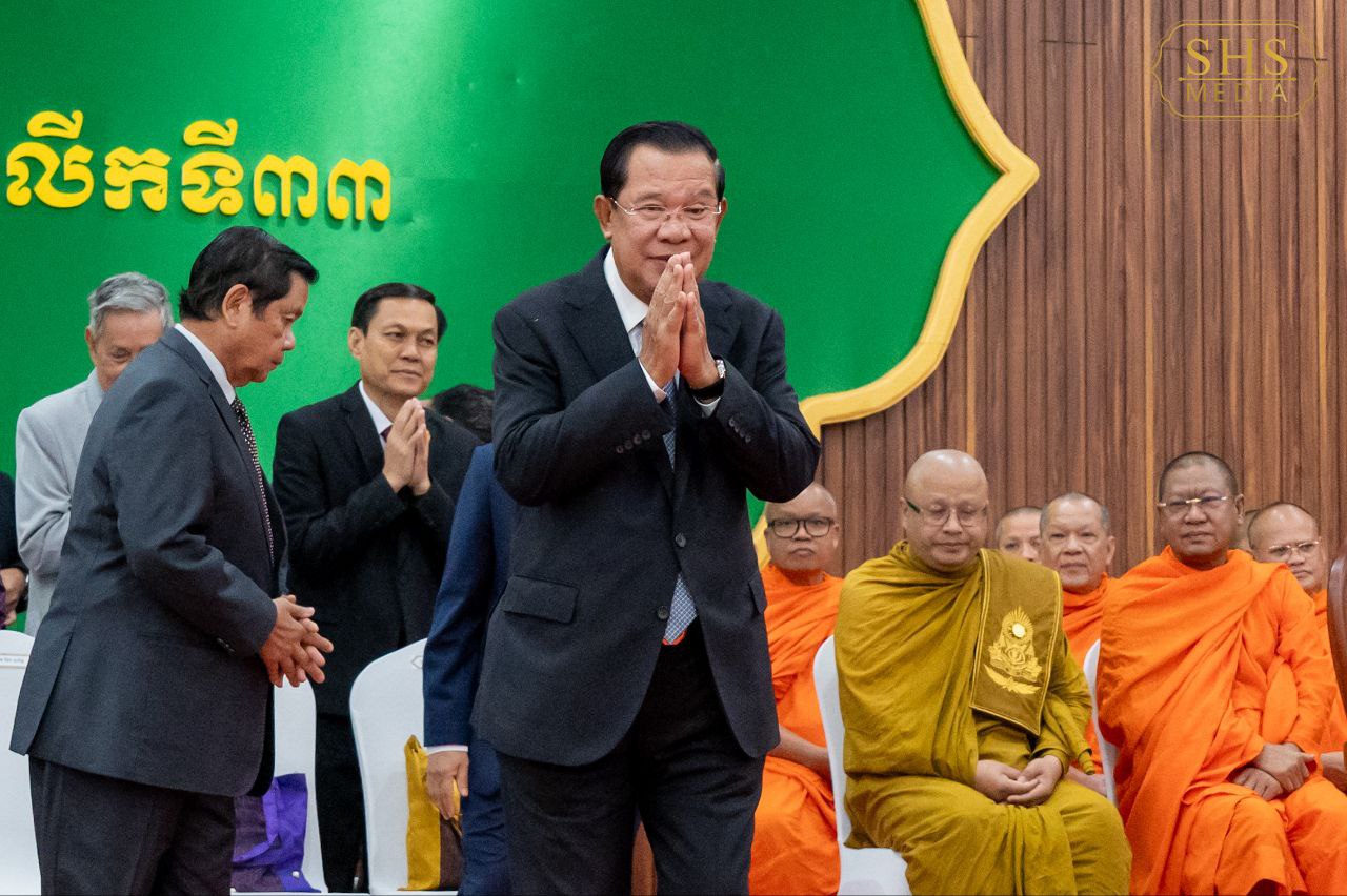 ស្ងាត់ តែមិនស្ងៀម! សម្ដេចតេជោ ហ៊ុន សែន បើកបង្ហាញកំពុងផលិតអាវក្រោះការពារគ្រាប់ ម៉ាក «DSS» ដើម្បីបំពាក់ឱ្យកងទ័ព