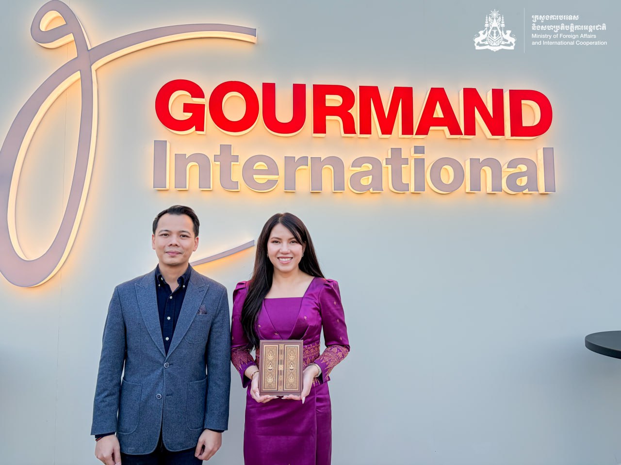 សៀវភៅ «កេរដំណែលស្នាដៃម្ហូបខ្មែរ» ភាគទី១-២ ទទួលបានជ័យលាភី «Best of the Best - Cambodia»អារ៉ាប៊ីសាអូឌីត