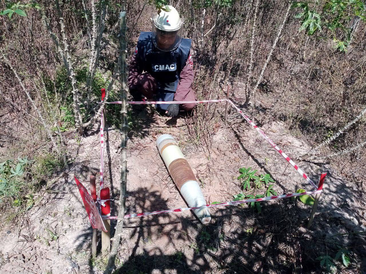 CMAC រកឃើញគ្រាប់បែកចង្កោម M46 ចំនួន ២៥ គ្រាប់ ក្នុងតំបន់ស្រុកបន្ទាយអំពិល និងអំពាវនាវប្រជាពលរដ្ឋប្រយ័ត្នខ្ពស់បំផុត!