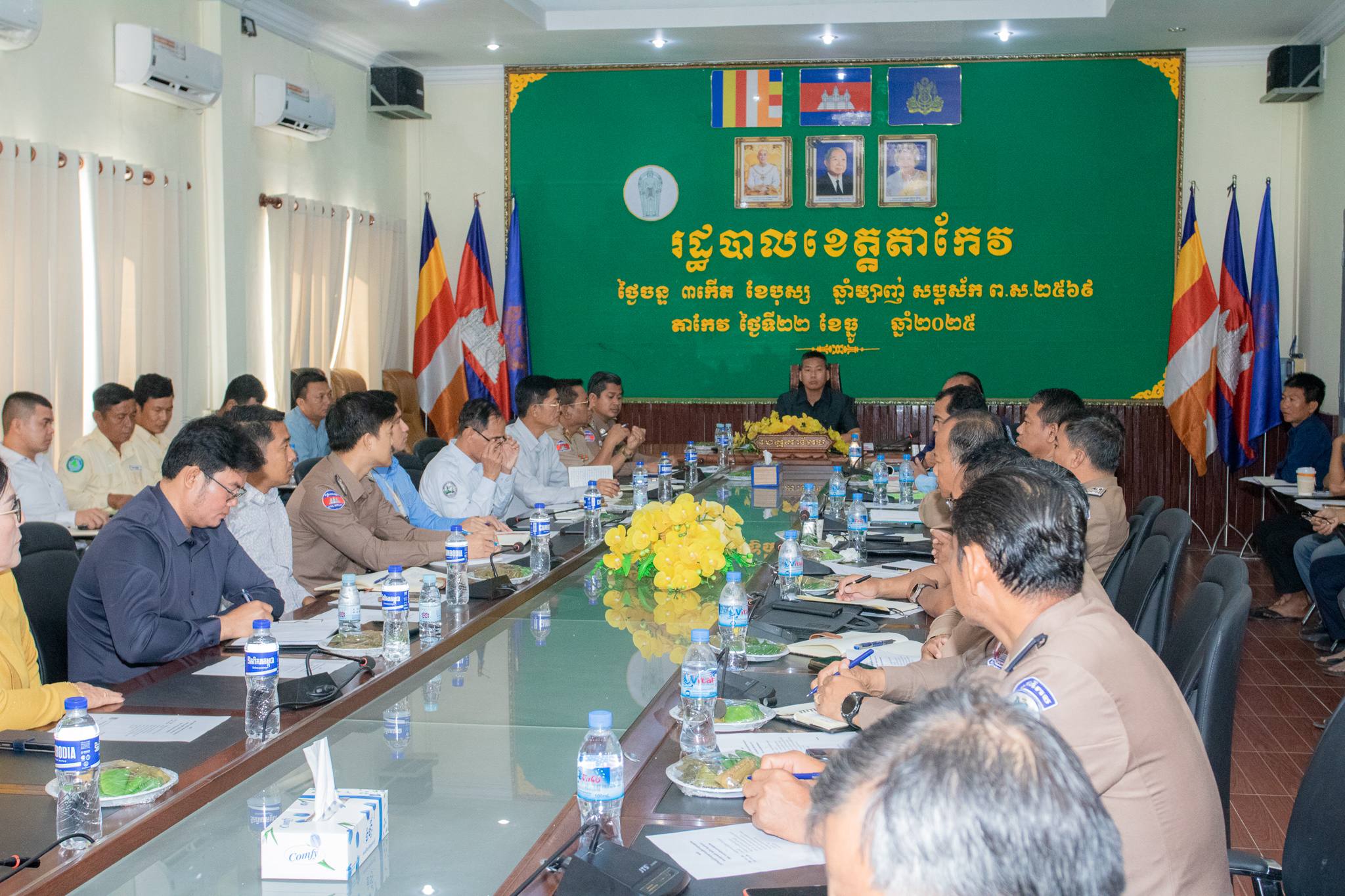 អាជ្ញាធរខេត្តតាកែវ ជំរុញឱ្យសេវាករអគ្គិសនីពង្រឹងគុណភាពសេវា និងធានាសុវត្ថិភាពបណ្តាញ ដើម្បីឆ្លើយតបតម្រូវការប្រជាពលរដ្ឋ