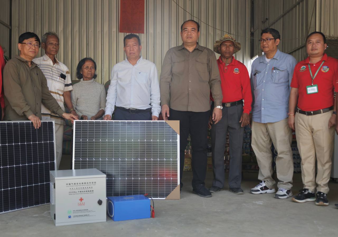 ប្រជាពលរដ្ឋក្នុងសហគមន៍តំបន់ទេទឹកពុះទទួលបានភ្លើងទេវតាតាមផ្ទះ អំណោយរបស់សម្តេចធិបតី ហ៊ុន ម៉ាណែត និងលោកជំទាវបណ្ឌិត ពេជ ចន្ទមុន្នី