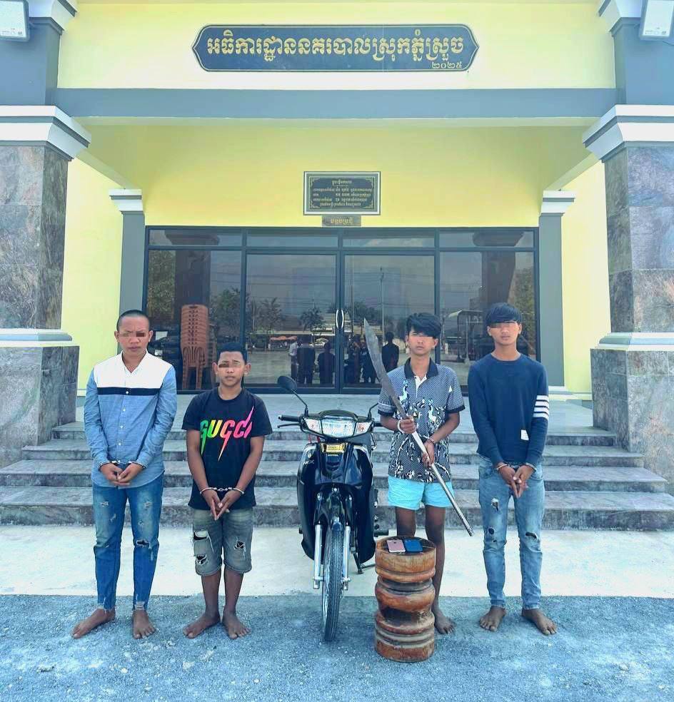 យប់ថ្ងៃឆ្លងឆ្នាំថ្មី ក្រុមក្មេងទំនើង និងបក្ខពួក ជាអ្នកលេងដាវគួនអ៉ី ជាប់ខ្នោះភ្លាមៗ បន្ទាប់ធ្វើសកម្មភាពកាប់លើជនរងគ្រោះ២នាក់!