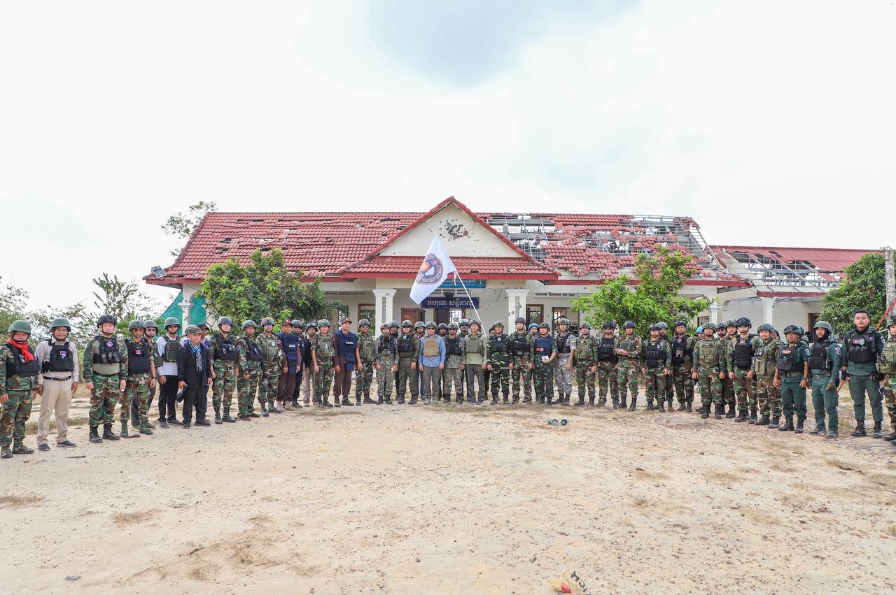 ខណៈក្រុម AOTចុះត្រួតពិនិត្យតំបន់ថ្មដា  យោធាថៃបន្តដាក់រាយបន្លាលួសក្នុងដីកម្ពុជាបន្ដែម