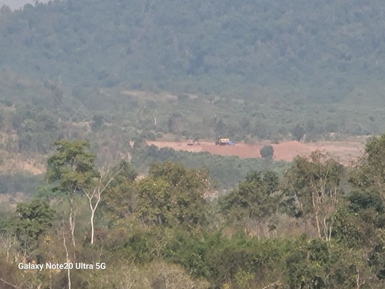 អាជ្ញាបណ្ណស្វែងរុករករ៉ែ ឬអាជ្ញាបណ្ណបំផ្លាញភ្នំ? ករណីកាយភ្នំនៅឃុំខ្វាវ បង្កការព្រួយបារម្ភយ៉ាងខ្លាំង!