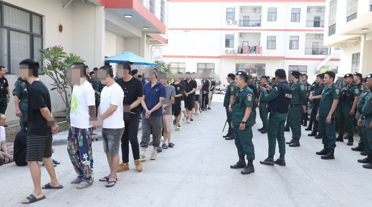 ប្រតិបត្តិការទ្រង់ទ្រាយធំ បង្ក្រាបទីតាំង «Online Scams» នៅក្រុងបាវិត និងឃាត់ខ្លួនជនបរទេសជាច្រើន