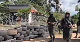 តើសមទេដែលចោរហាមម្ចាស់មិនឲ្យស្រែកថា ខ្លួនកំពុងលួច?