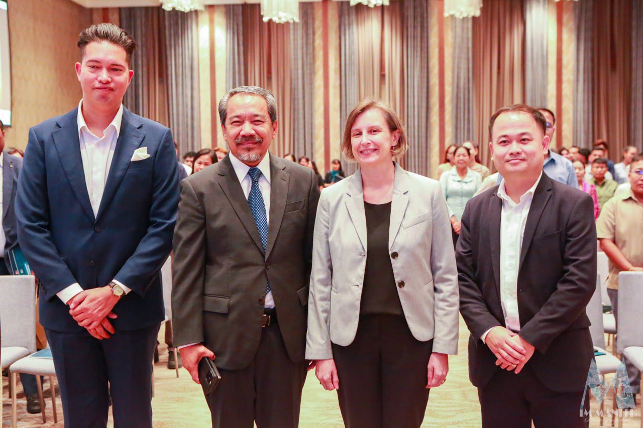 ប្រធានគណៈកម្មាធិការសិទ្ធិមនុស្ស ចូលរួមបិទកម្មវិធីបង្ហាញលទ្ធផលស្រាវជ្រាវ អំពីអត្ថប្រយោជន៍សេដ្ឋកិច្ច នៃសមភាពអាពាហ៍ពិពាហ៍ ព្រមទាំងវឌ្ឍនភាពនៃសមភាពសិទ្ធិអ្នកស្រឡាញ់ភេទដូចគ្នា