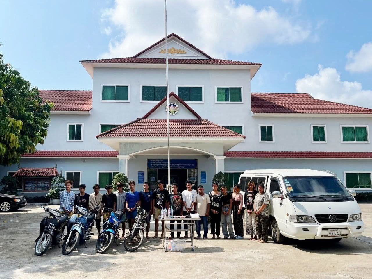 បង្ក្រាបសំបុកគ្រឿងញៀនក្នុងផ្ទះសំណាក់ «ហ្គោលអន» ឃាត់ខ្លួនមនុស្ស ១៦នាក់ ដកហូតថ្នាំញៀន ១៧កញ្ចប់!